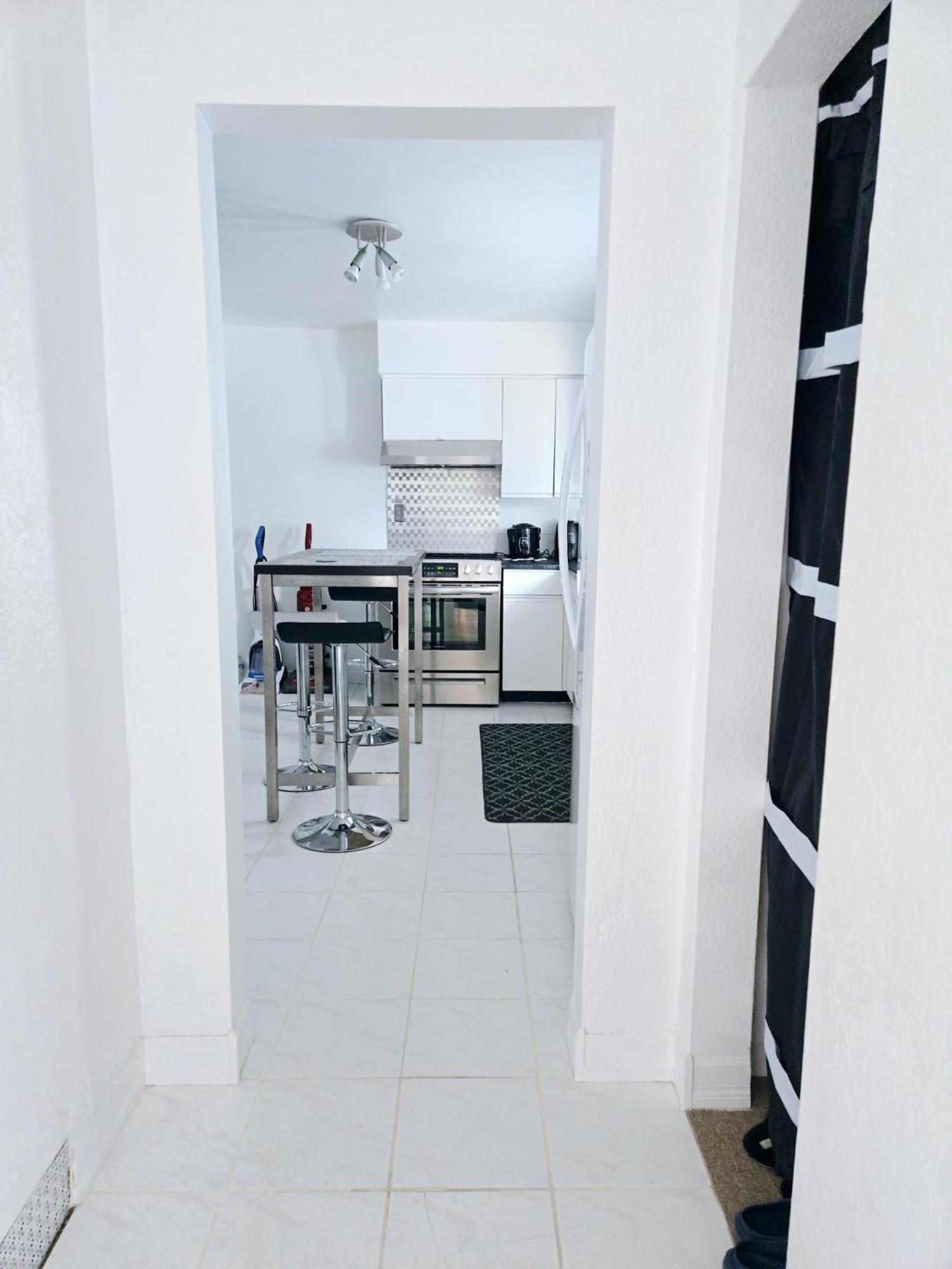 Charming Room With Attached Private Bath In The Heart Of Vancouver! Private Parking, Self Check-In & Just 4 Mins To Metrotown! Luaran gambar