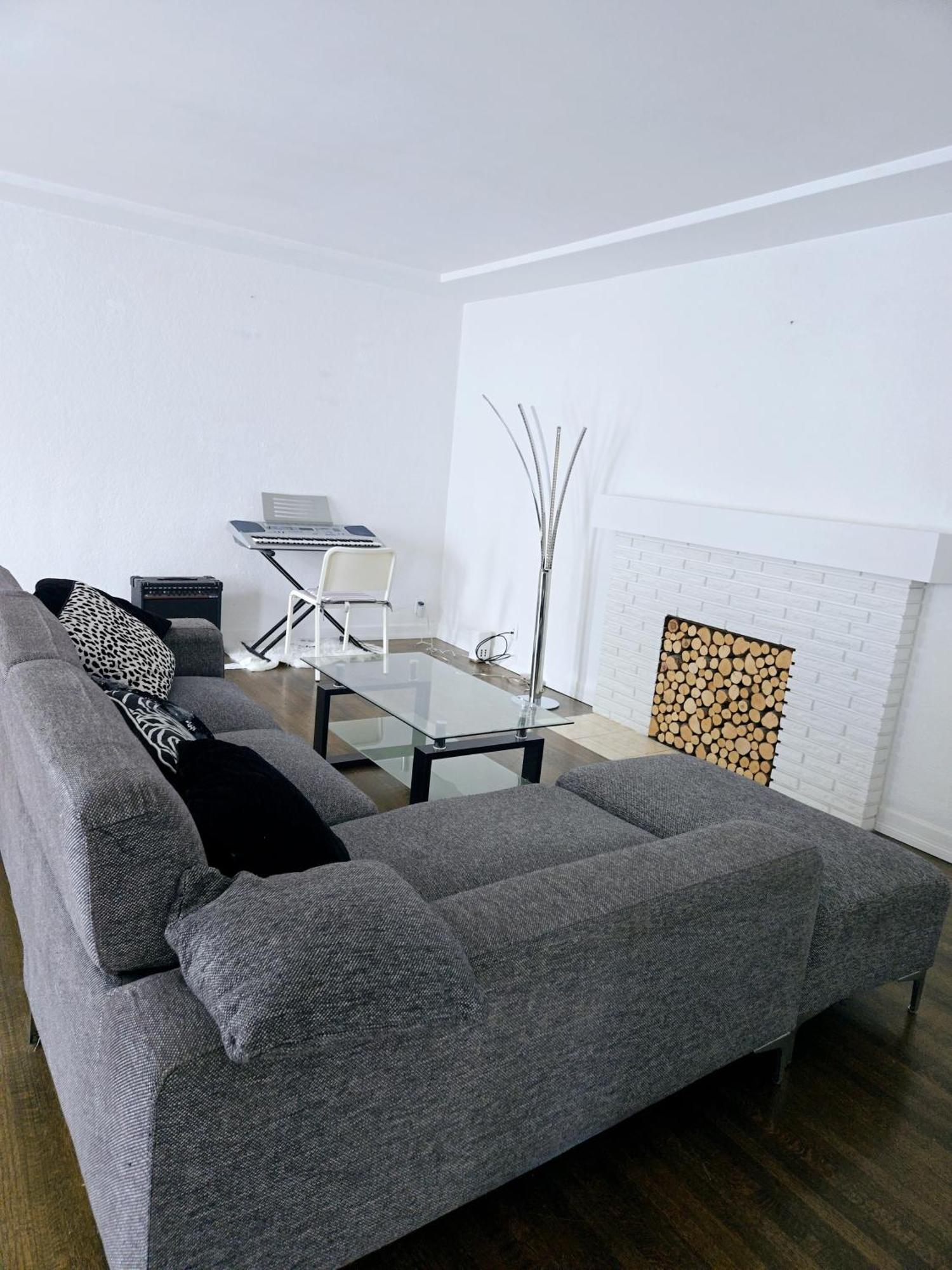 Charming Room With Attached Private Bath In The Heart Of Vancouver! Private Parking, Self Check-In & Just 4 Mins To Metrotown! Luaran gambar