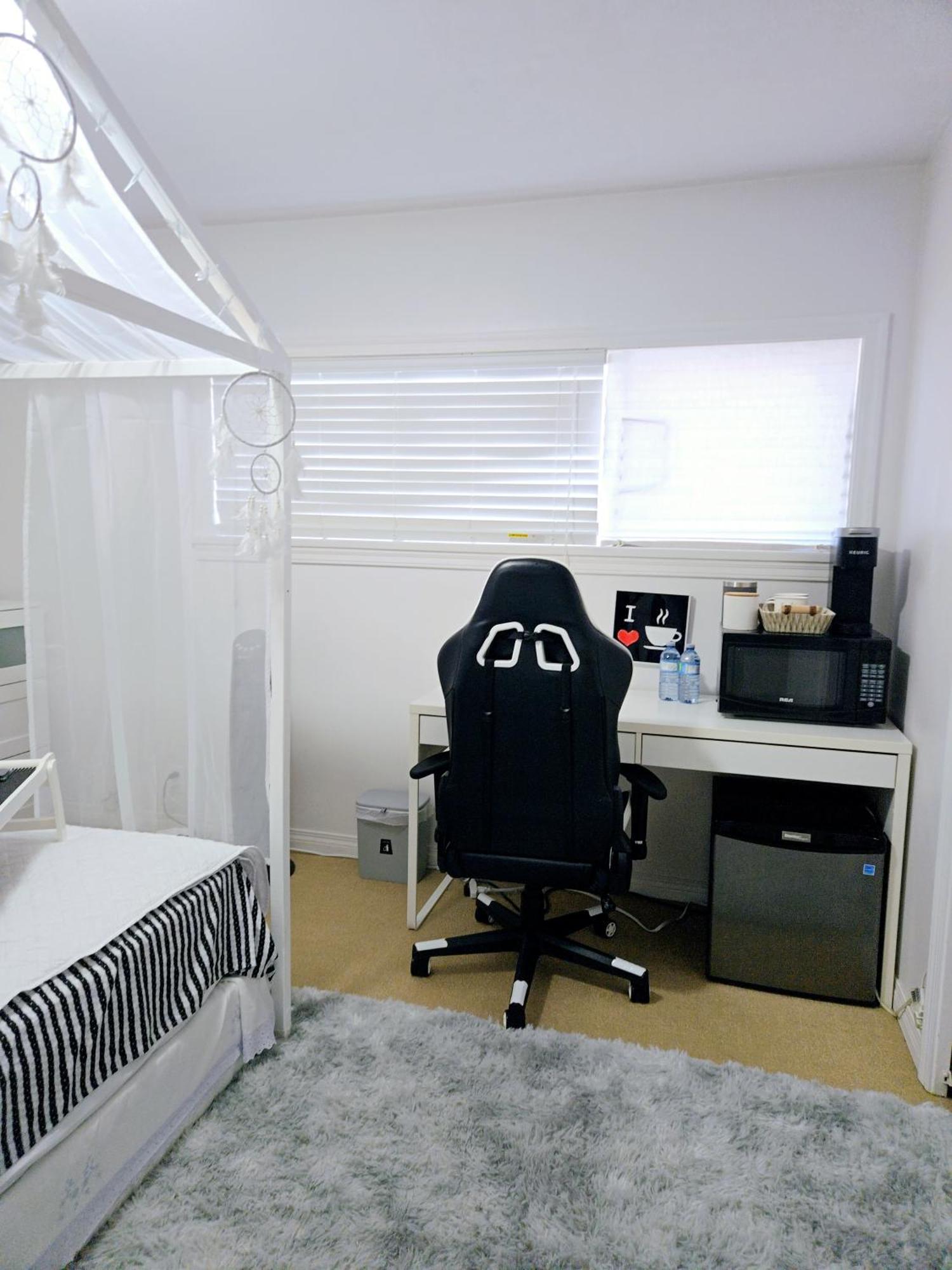 Charming Room With Attached Private Bath In The Heart Of Vancouver! Private Parking, Self Check-In & Just 4 Mins To Metrotown! Luaran gambar